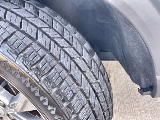 Used 2022 Ford Explorer XLT w/ Equipment Group 202A RWD image 23