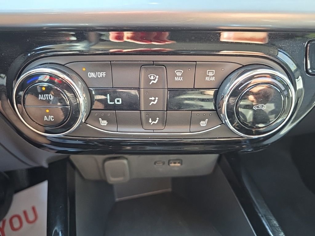 Used 2025 Chevrolet Trax LT w/ LT Convenience Package image 26