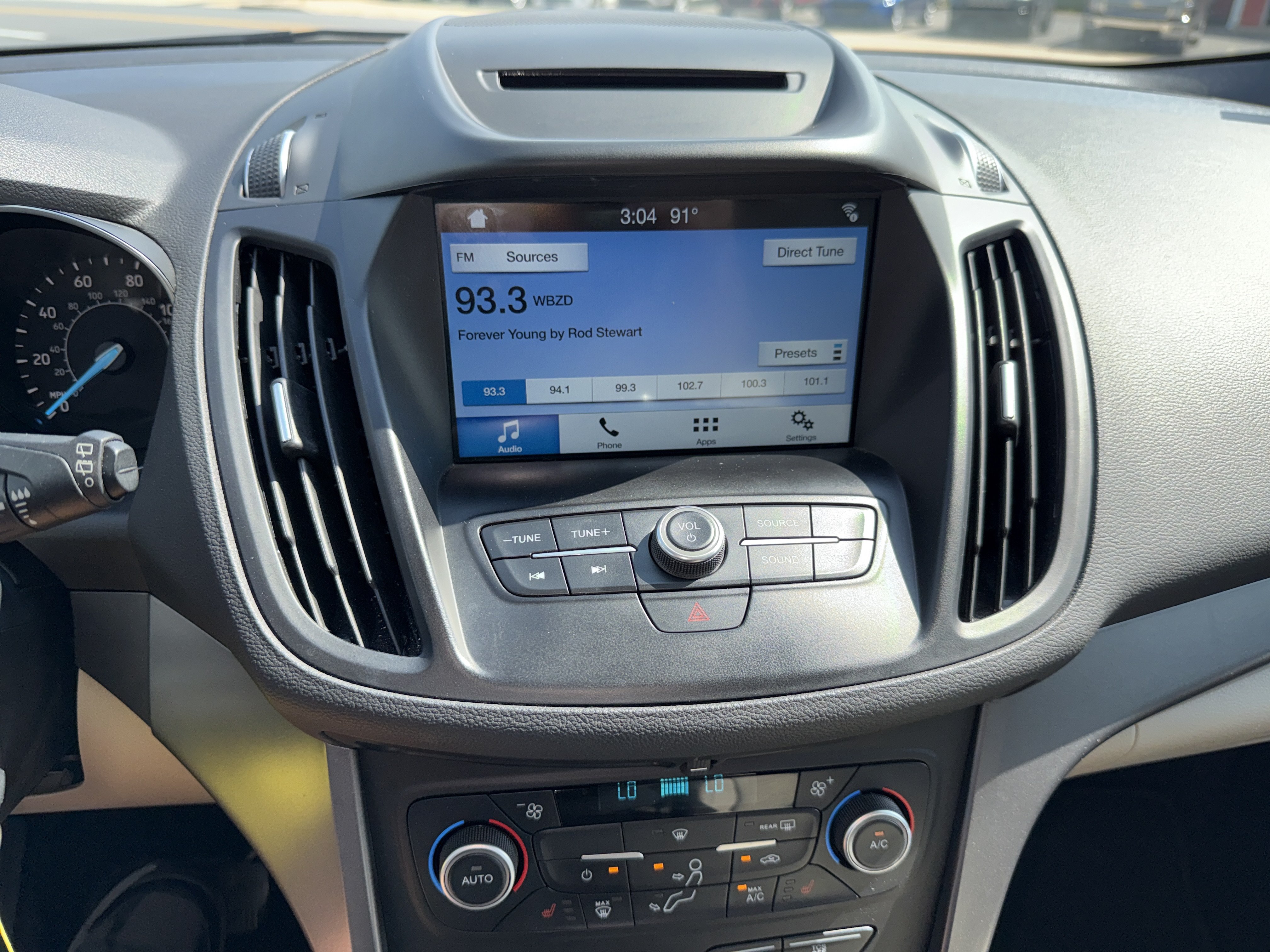 Used 2018 Ford Escape SE w/ SE Sync 3 Package AWD/4WD image 24