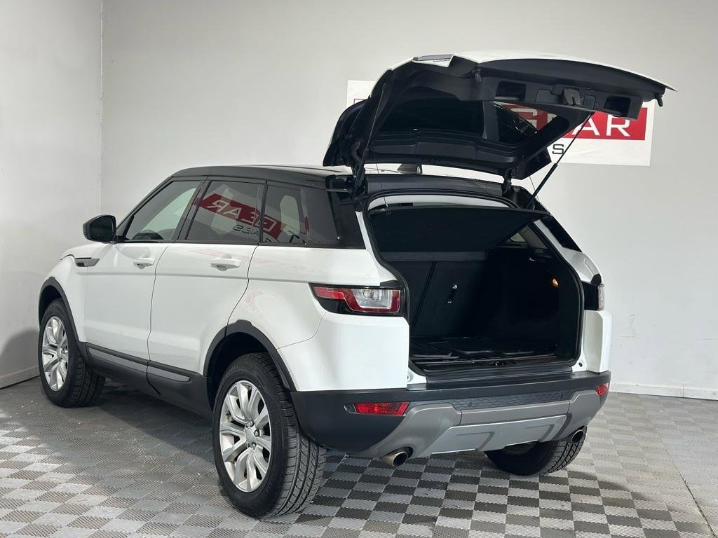 Used 2018 Land Rover Range Rover Evoque SE image 35