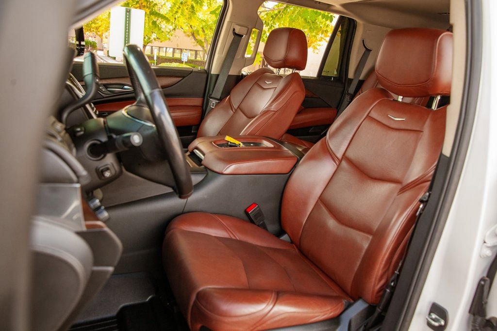 Used 2020 Cadillac Escalade Premium Luxury image 13