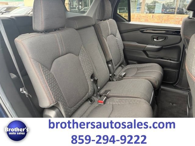 Used 2025 Honda Pilot Sport image 38