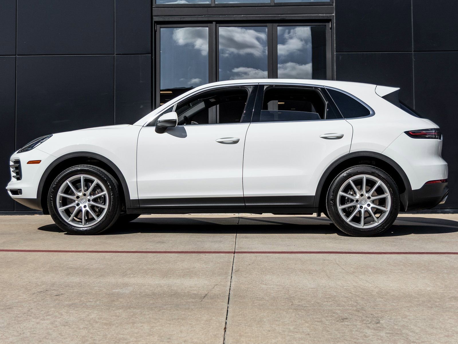 Used 2023 Porsche Cayenne video 2