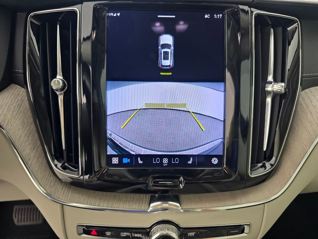 Used 2022 Volvo XC60 B5 Inscription w/ Protection Package Premier image 22