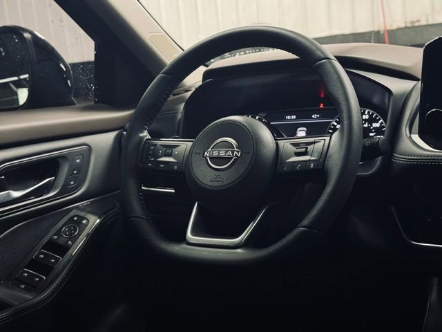 Used 2023 Nissan Rogue SL w/ SL Premium Package image 25