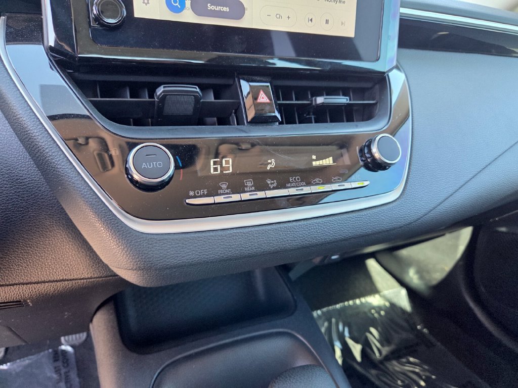 Used 2024 Toyota Corolla LE FWD image 25