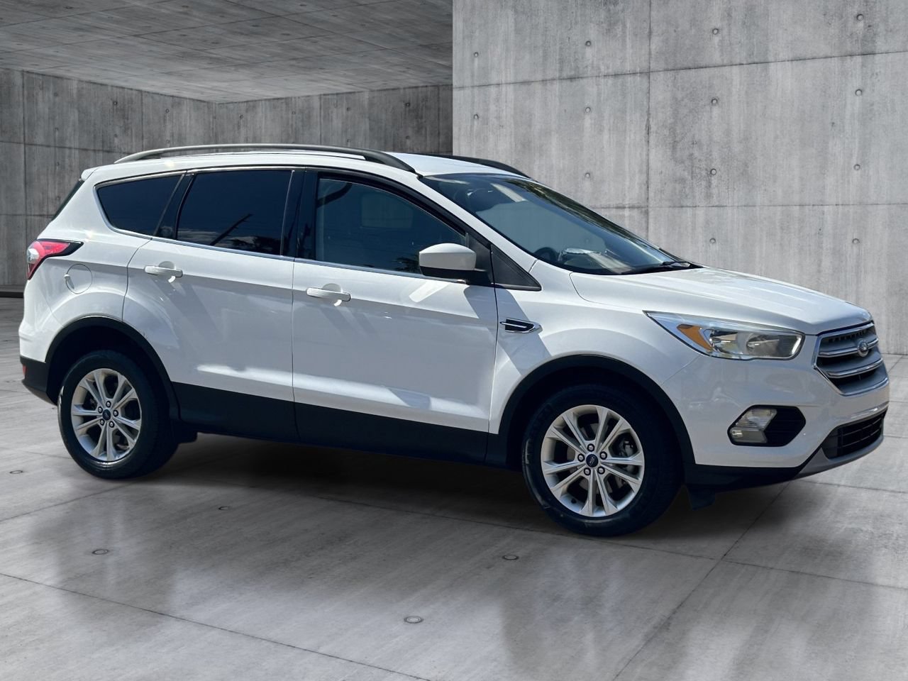 Used 2018 Ford Escape SE FWD image 7