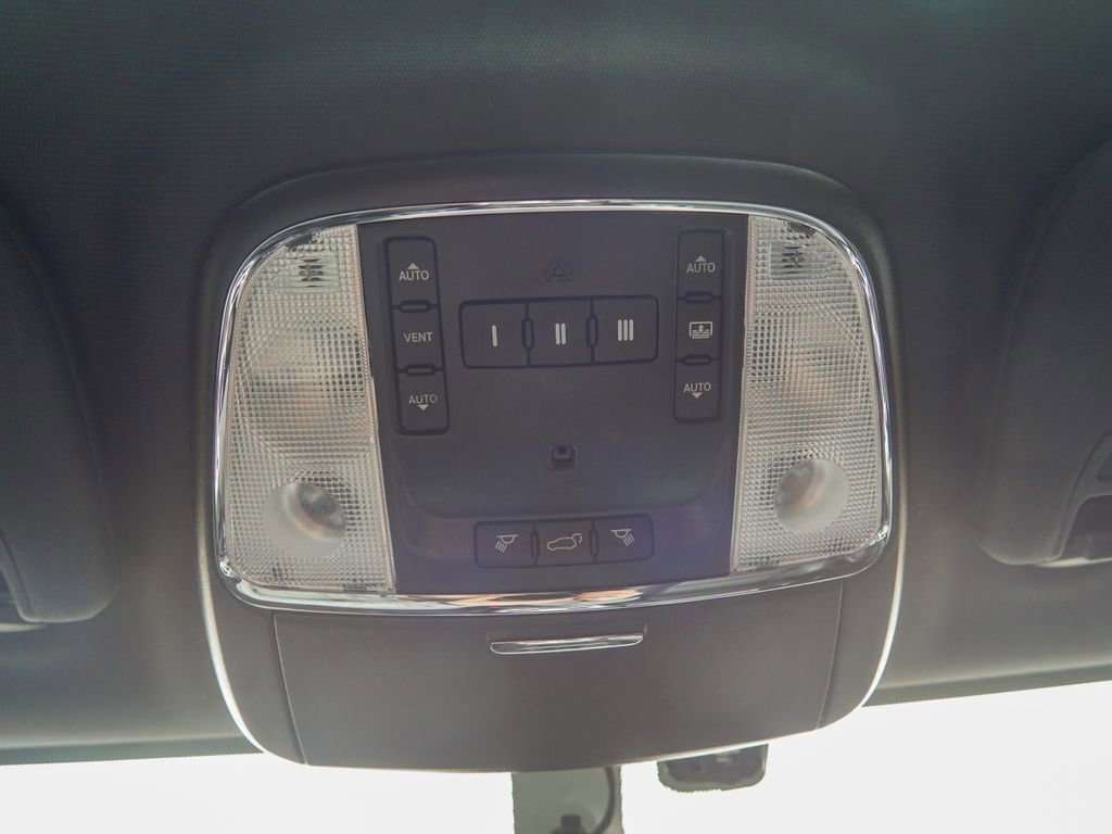 Used 2018 Jeep Grand Cherokee Limited image 31