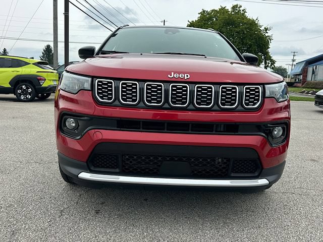 Used 2025 Jeep Compass Limited AWD/4WD image 13