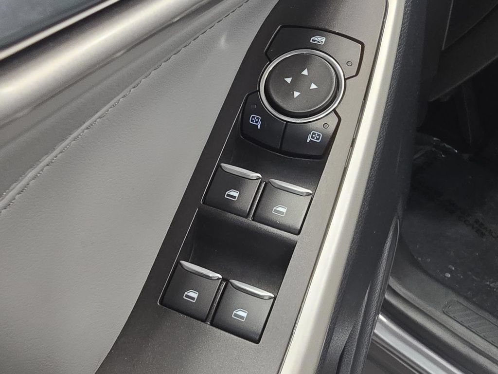 Used 2021 Ford Explorer XLT w/ Equipment Group 202A RWD image 16