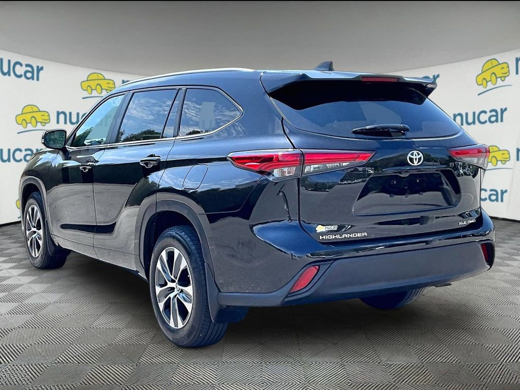 Used 2023 Toyota Highlander XLE AWD/4WD image 4
