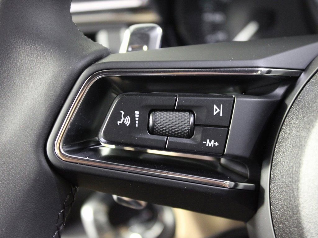 Certified 2025 Porsche Macan AWD/4WD image 21