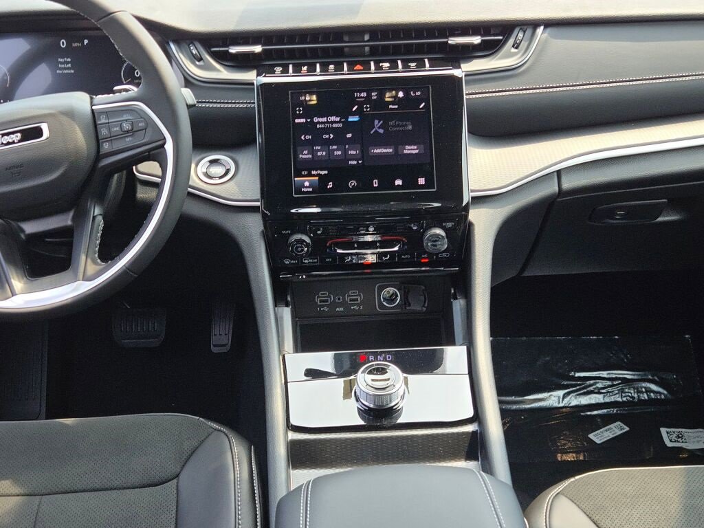 New 2025 Jeep Grand Cherokee L Laredo image 21