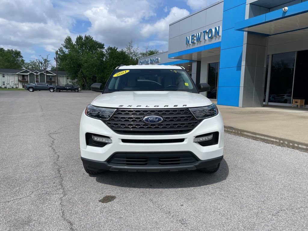 Used 2021 Ford Explorer XLT w/ Equipment Group 202A AWD/4WD image 2
