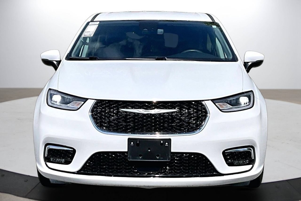 Certified 2023 Chrysler Pacifica Touring-L FWD image 3