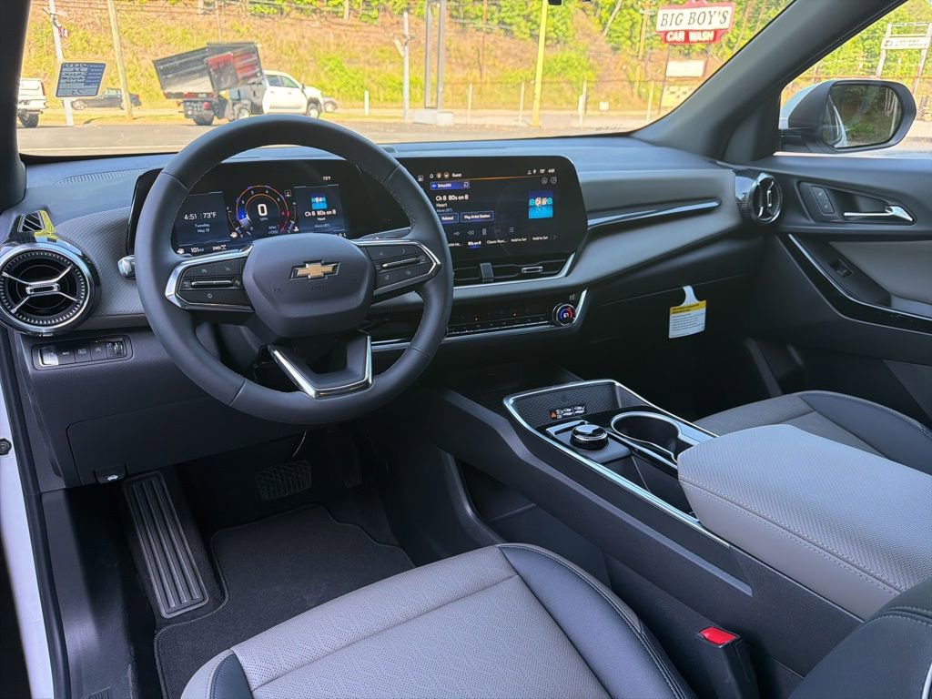 New 2026 Chevrolet Equinox LT w/ Convenience Package II AWD/4WD image 16