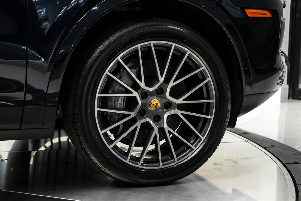 Used 2023 Porsche Cayenne w/ Premium Package AWD/4WD image 59