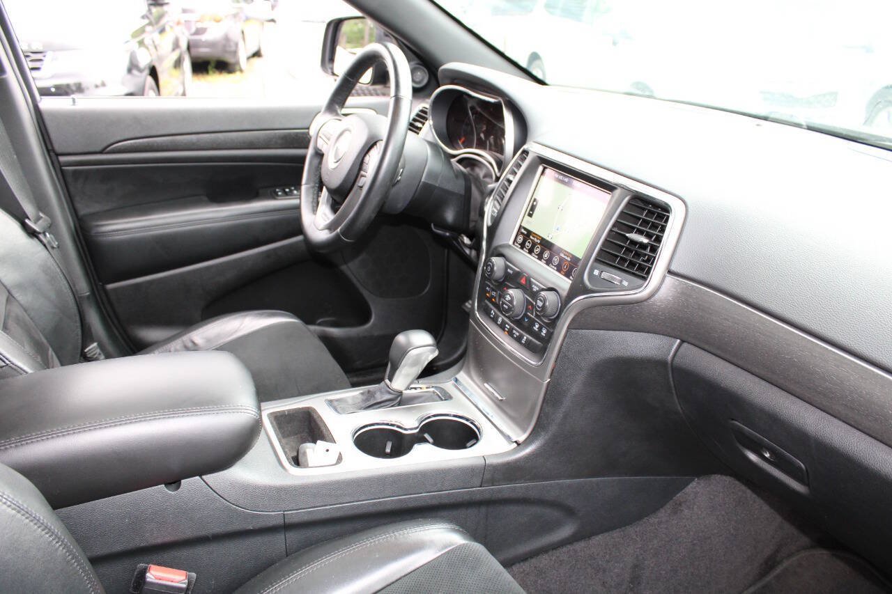 Used 2018 Jeep Grand Cherokee Altitude AWD/4WD image 12