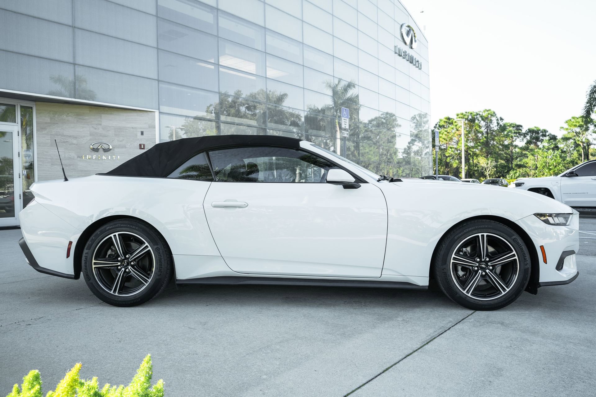 Used 2024 Ford Mustang Convertible image 10