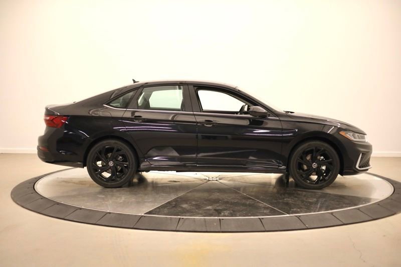 New 2026 Volkswagen Jetta SE image 2