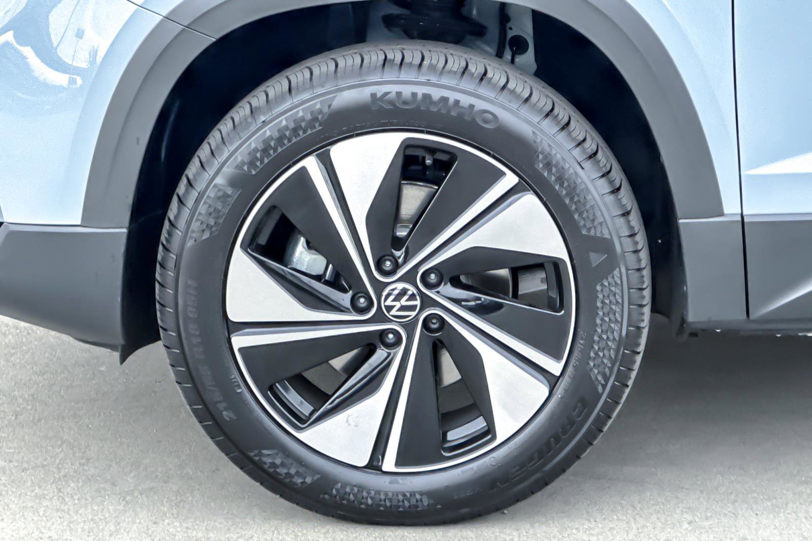 New 2026 Volkswagen Taos SE image 24