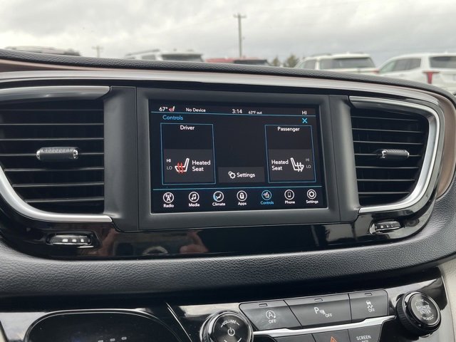 Used 2018 Chrysler Pacifica Touring-L image 48