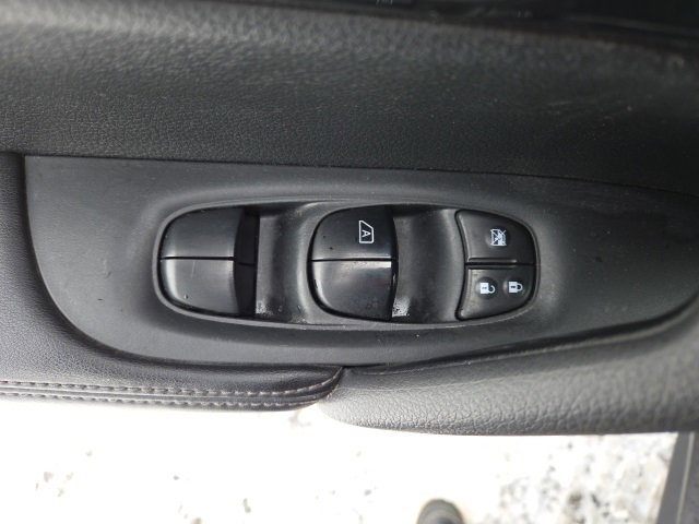 Used 2017 Nissan Rogue SV image 49