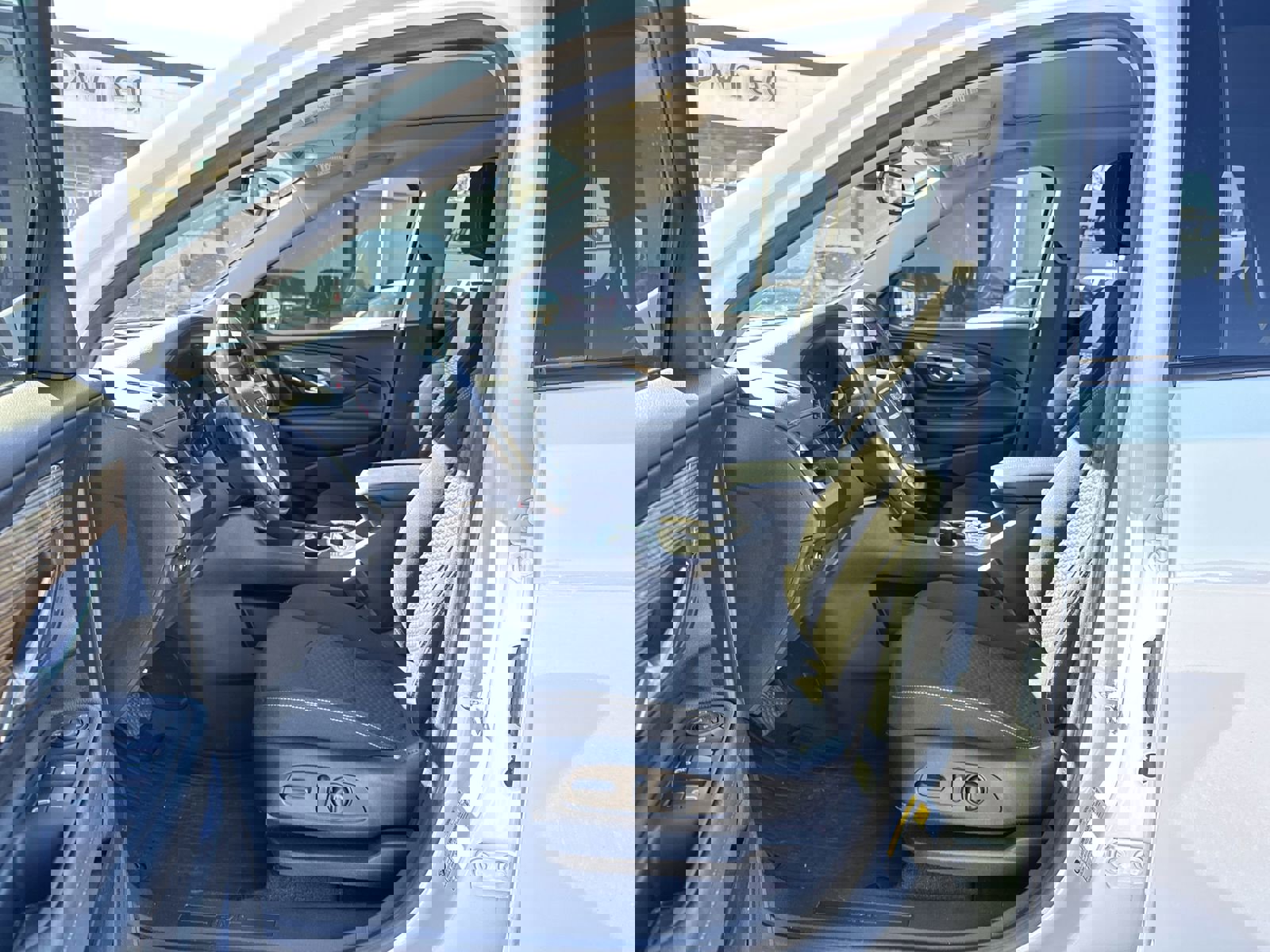 Used 2021 GMC Terrain SLE w/ Driver Convenience Package image 16