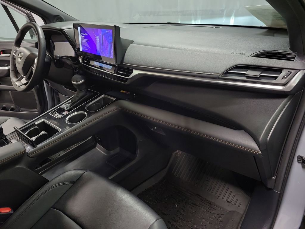 Used 2025 Toyota Sienna XLE Woodland Edition image 24