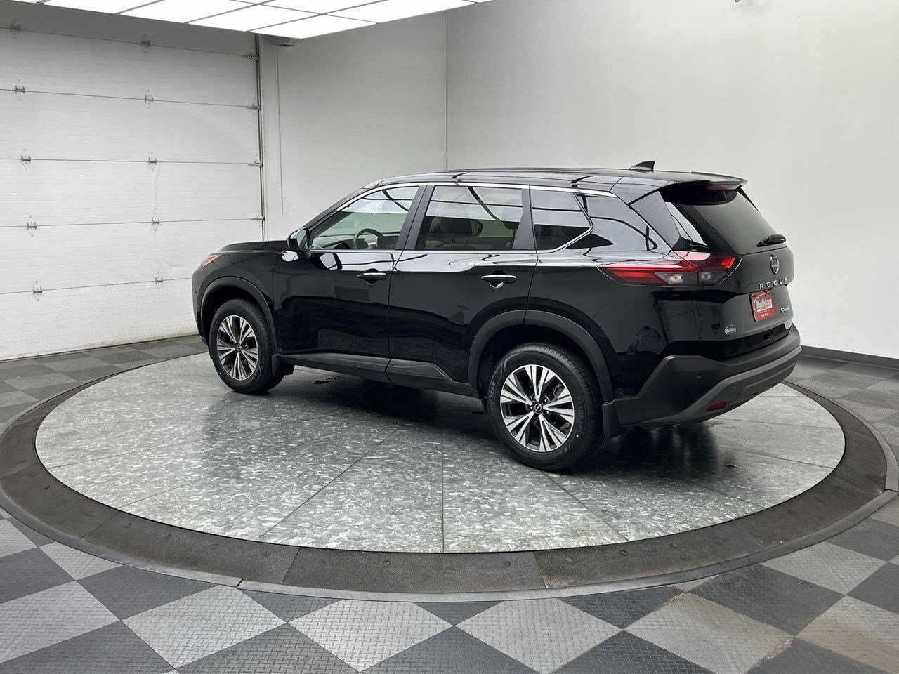 Used 2023 Nissan Rogue SV AWD/4WD image 2
