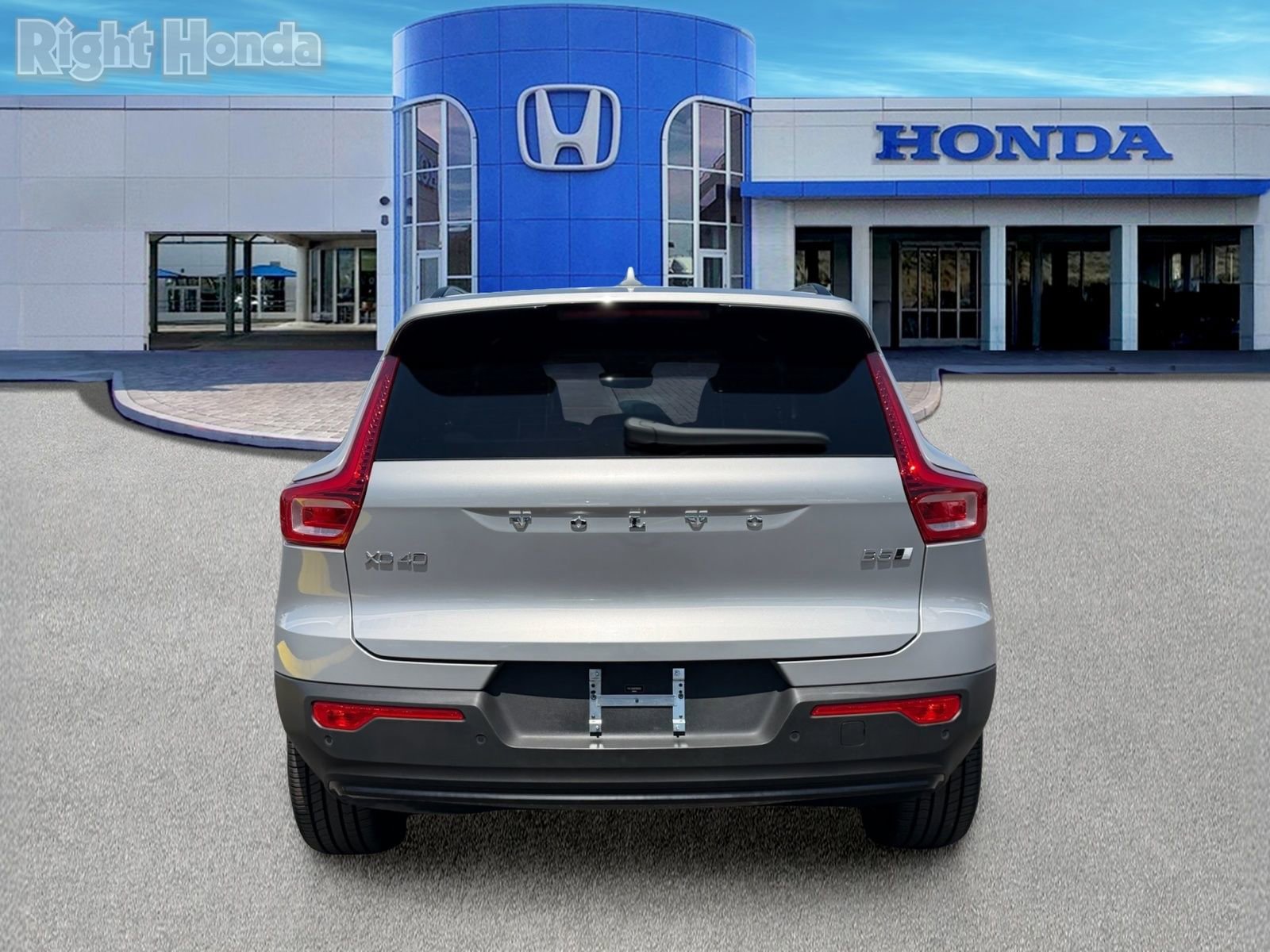 Used 2023 Volvo XC40 B5 Ultimate w/ Protection Package Premier AWD/4WD image 5