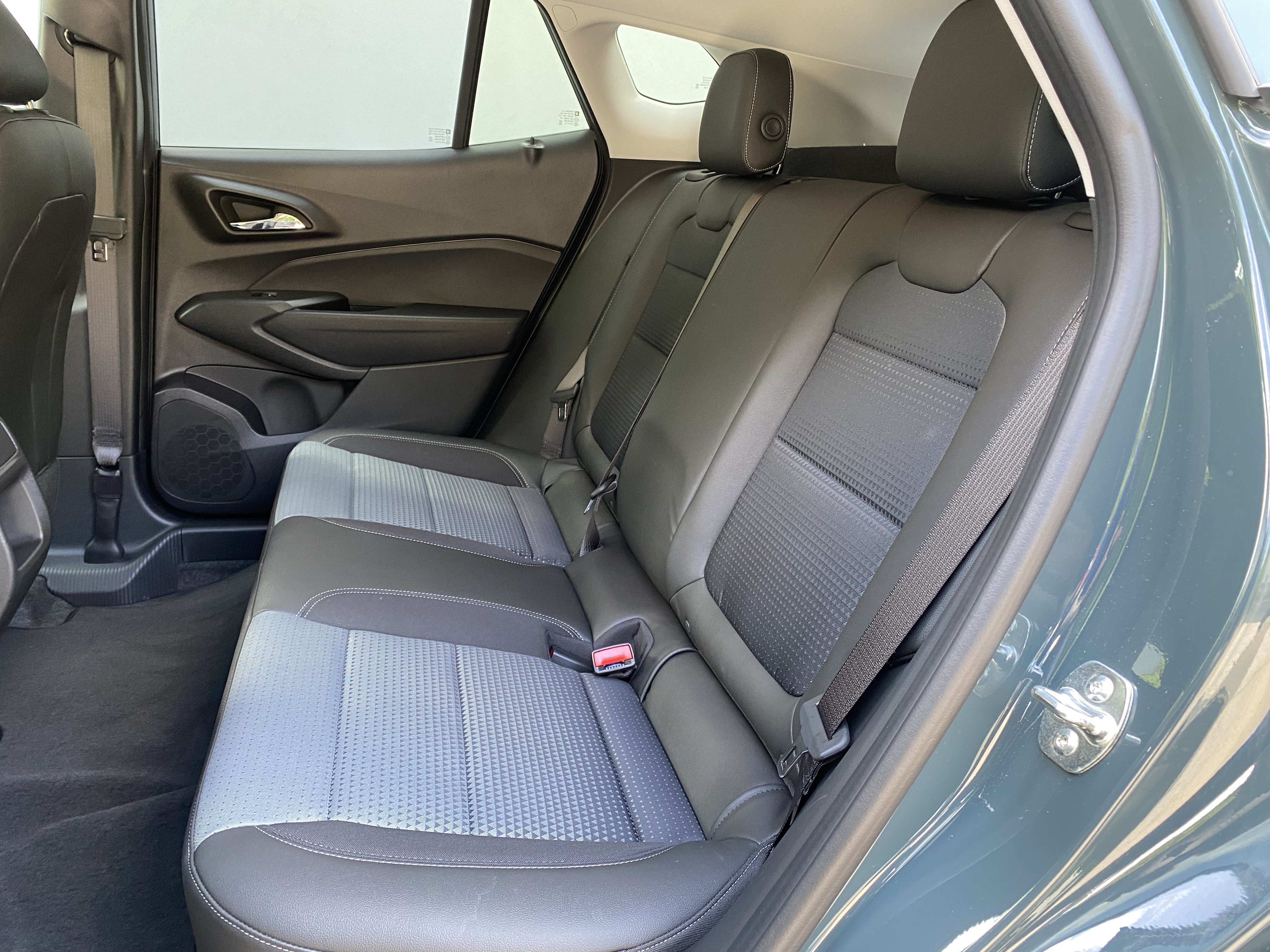 Used 2026 Chevrolet Trax LT w/ Sunroof Package FWD image 36
