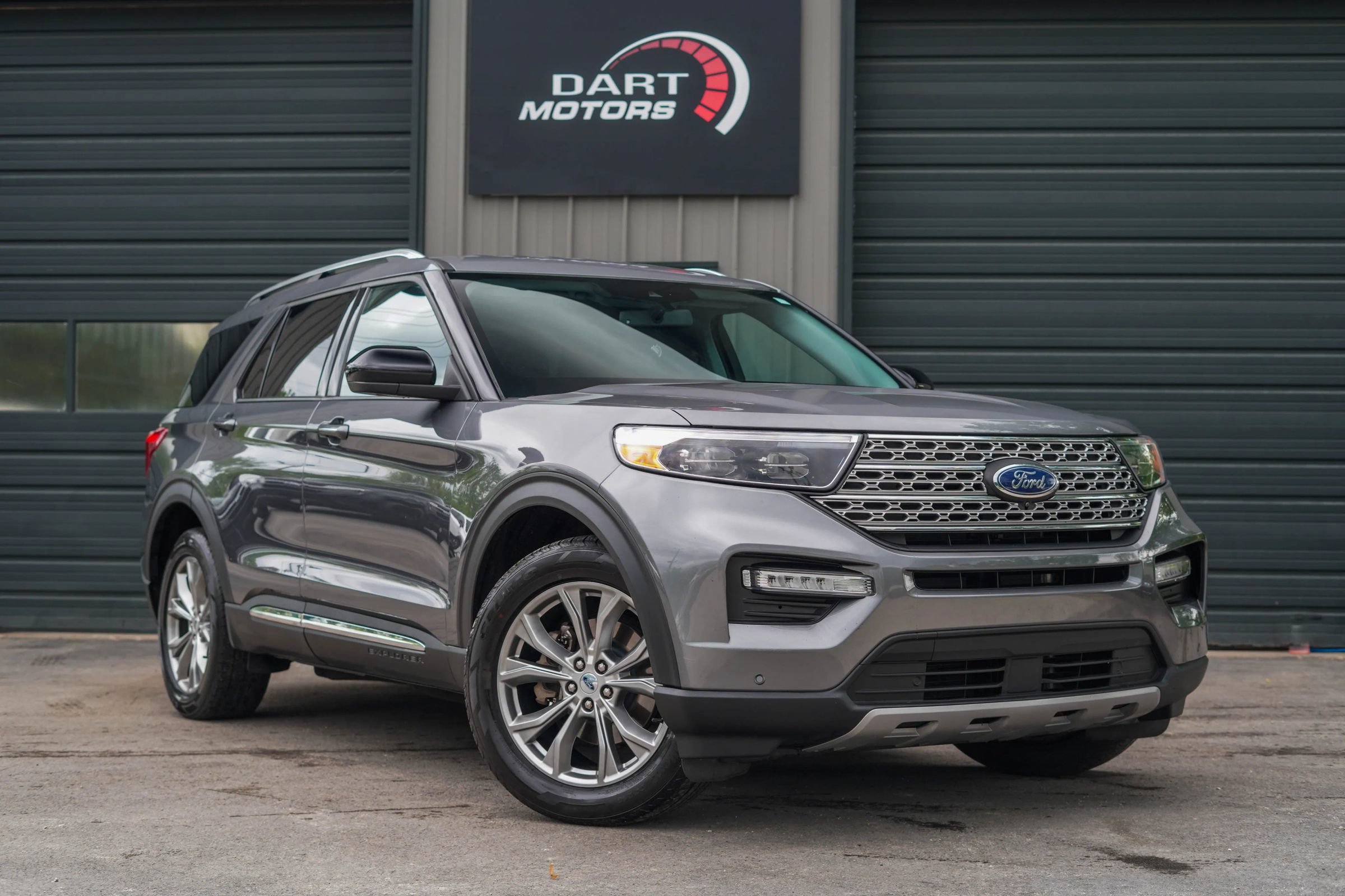 Used 2023 Ford Explorer Limited AWD/4WD image 3