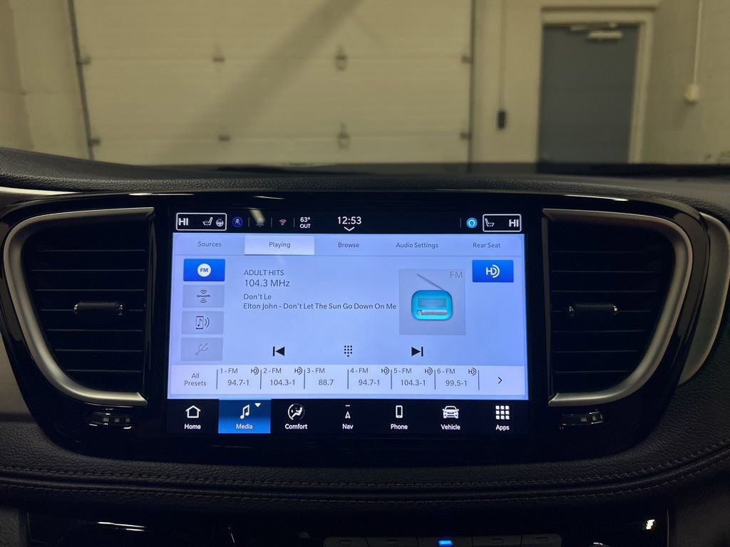 Used 2024 Chrysler Pacifica Pinnacle w/ Trailer Tow Group image 24