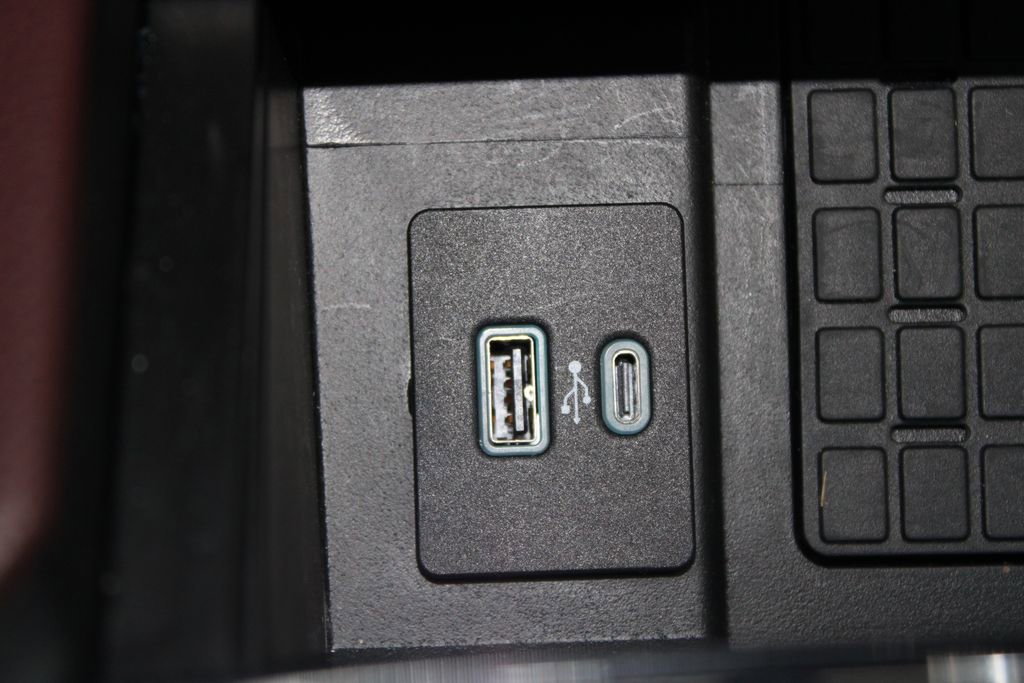 Used 2024 Ford Expedition Limited image 42