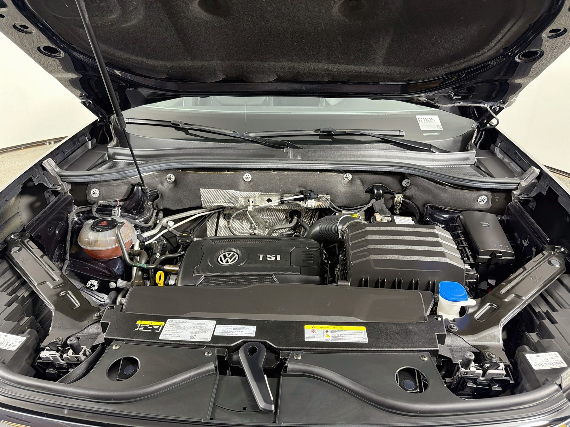 Certified 2023 Volkswagen Atlas Cross Sport SE FWD image 28