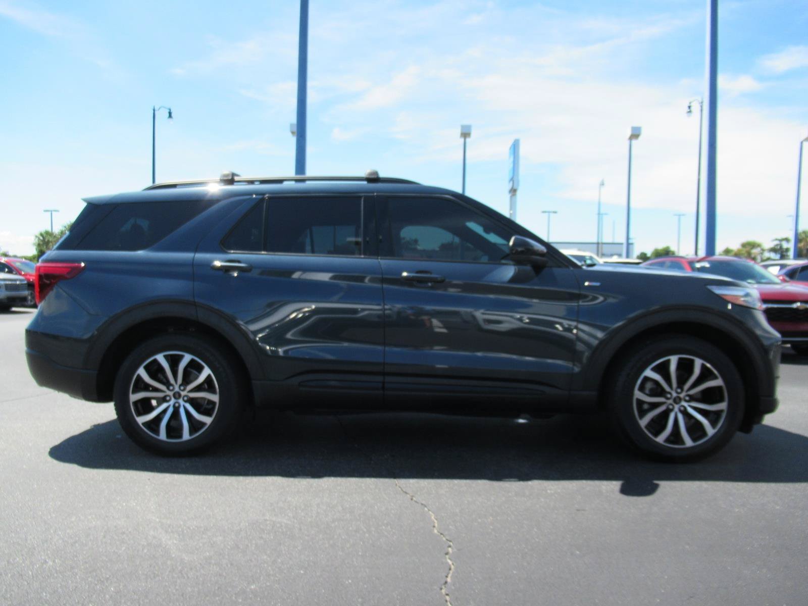 Used 2022 Ford Explorer ST-Line w/ Class IV Trailer Tow Package RWD image 4