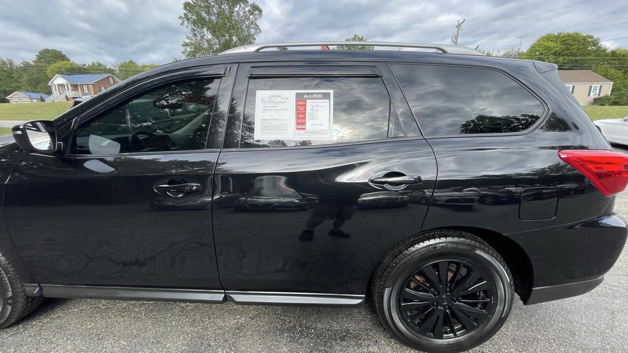 Used 2017 Nissan Pathfinder SL w/ SL Premium Package AWD/4WD image 4