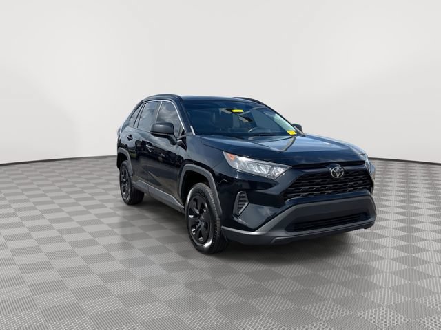 Used 2019 Toyota RAV4 LE FWD image 2