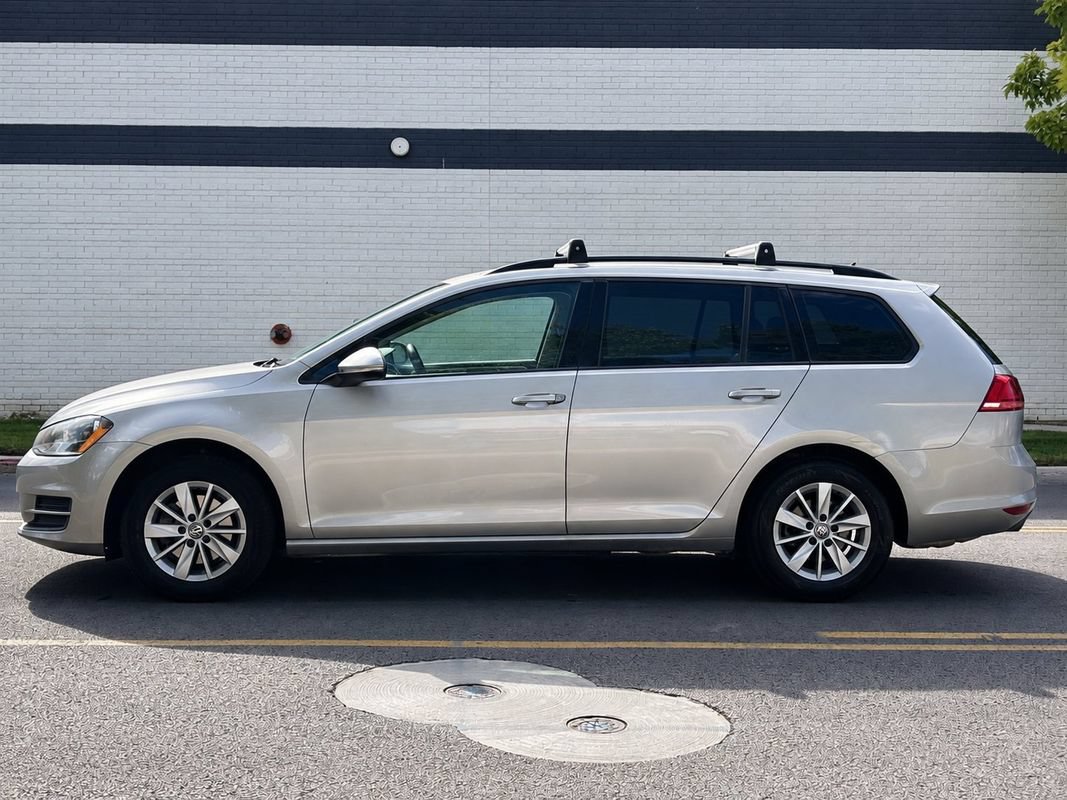 Used 2016 Volkswagen Golf S FWD image 2