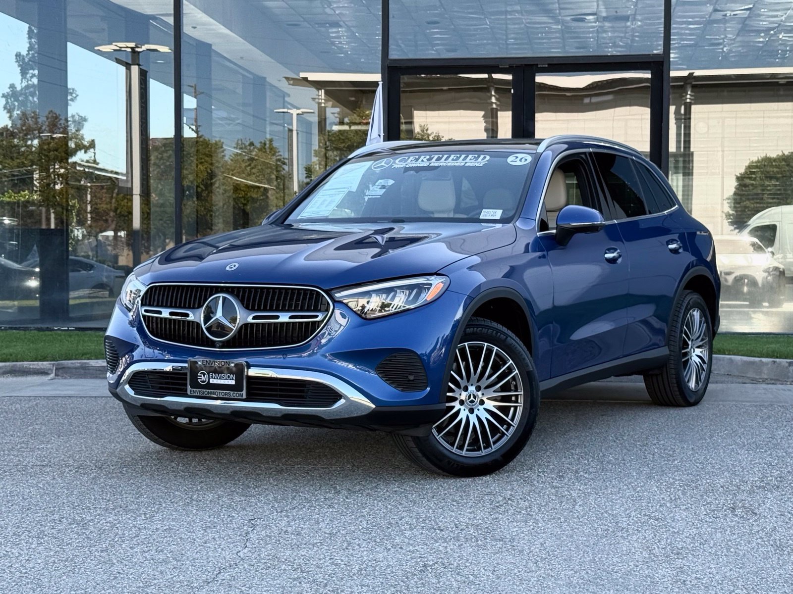 Used 2026 Mercedes-Benz GLC 300 image 2