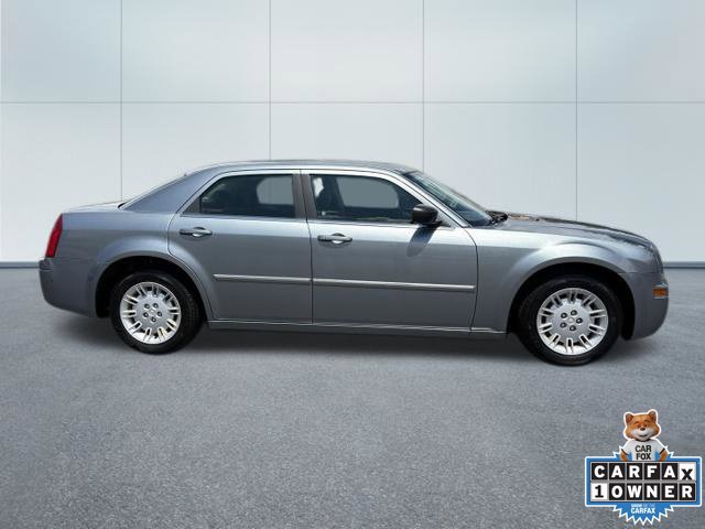 Used 2007 Chrysler 300 RWD image 2