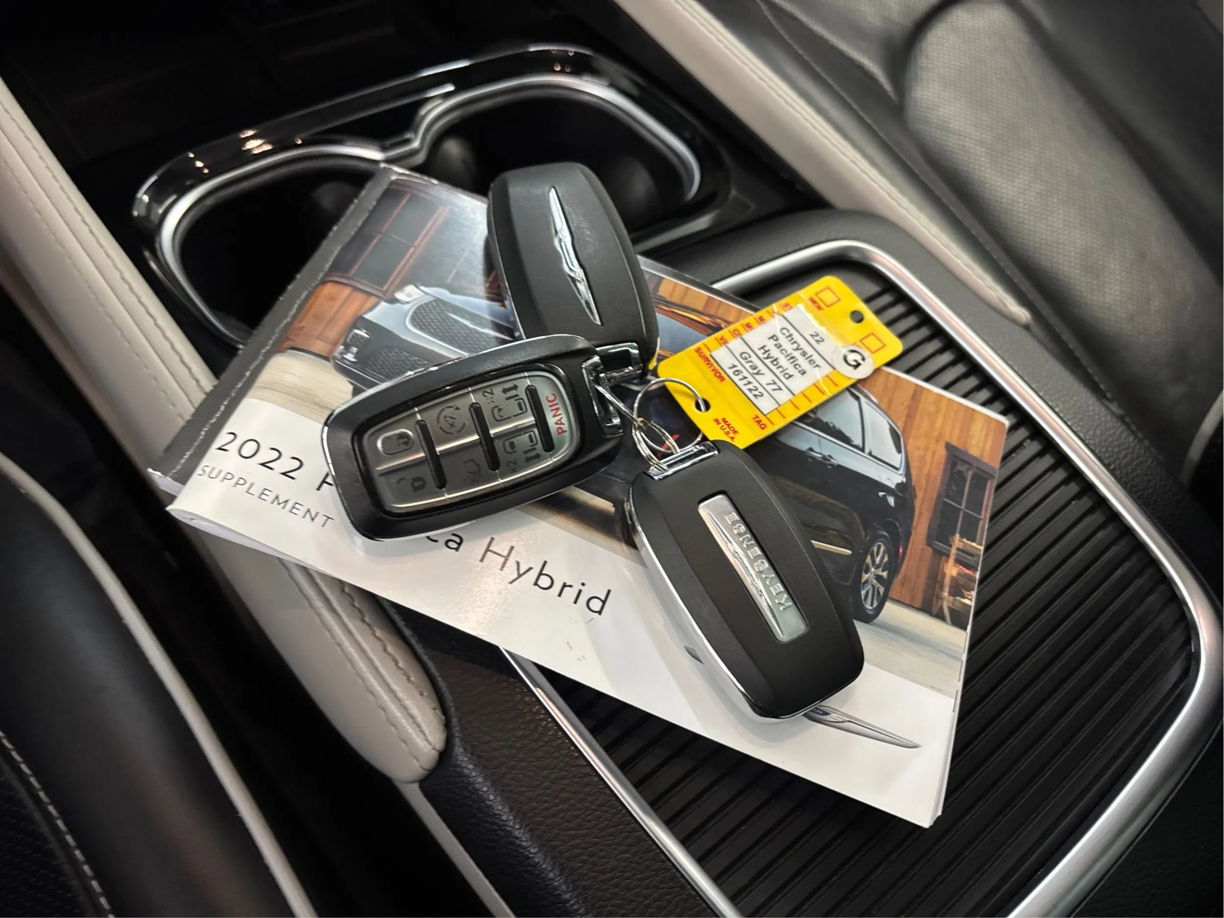 Used 2022 Chrysler Pacifica Limited w/ Uconnect Theater Family Group FWD image 42