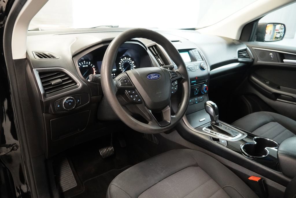 Used 2018 Ford Edge SE image 21