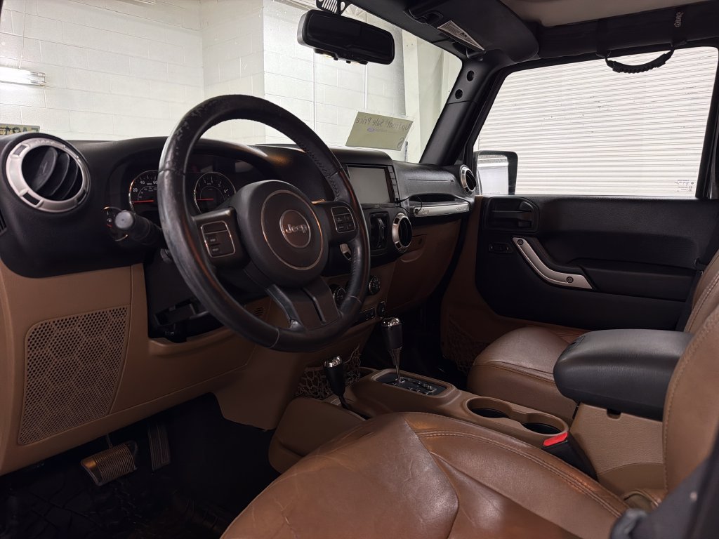 Used 2015 Jeep Wrangler Unlimited Sahara AWD/4WD image 4
