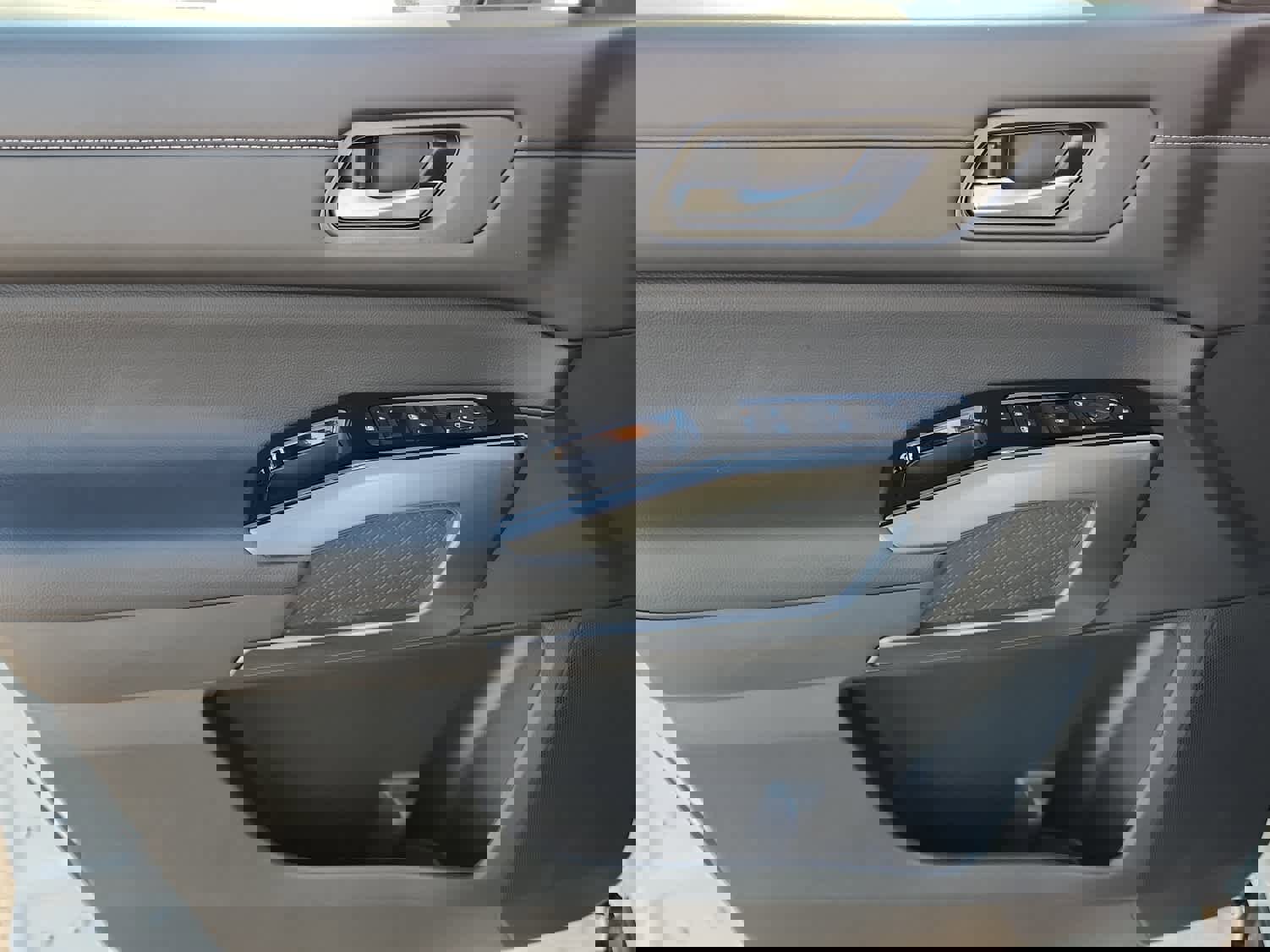 New 2025 Nissan Pathfinder SL w/ Cargo Package image 10