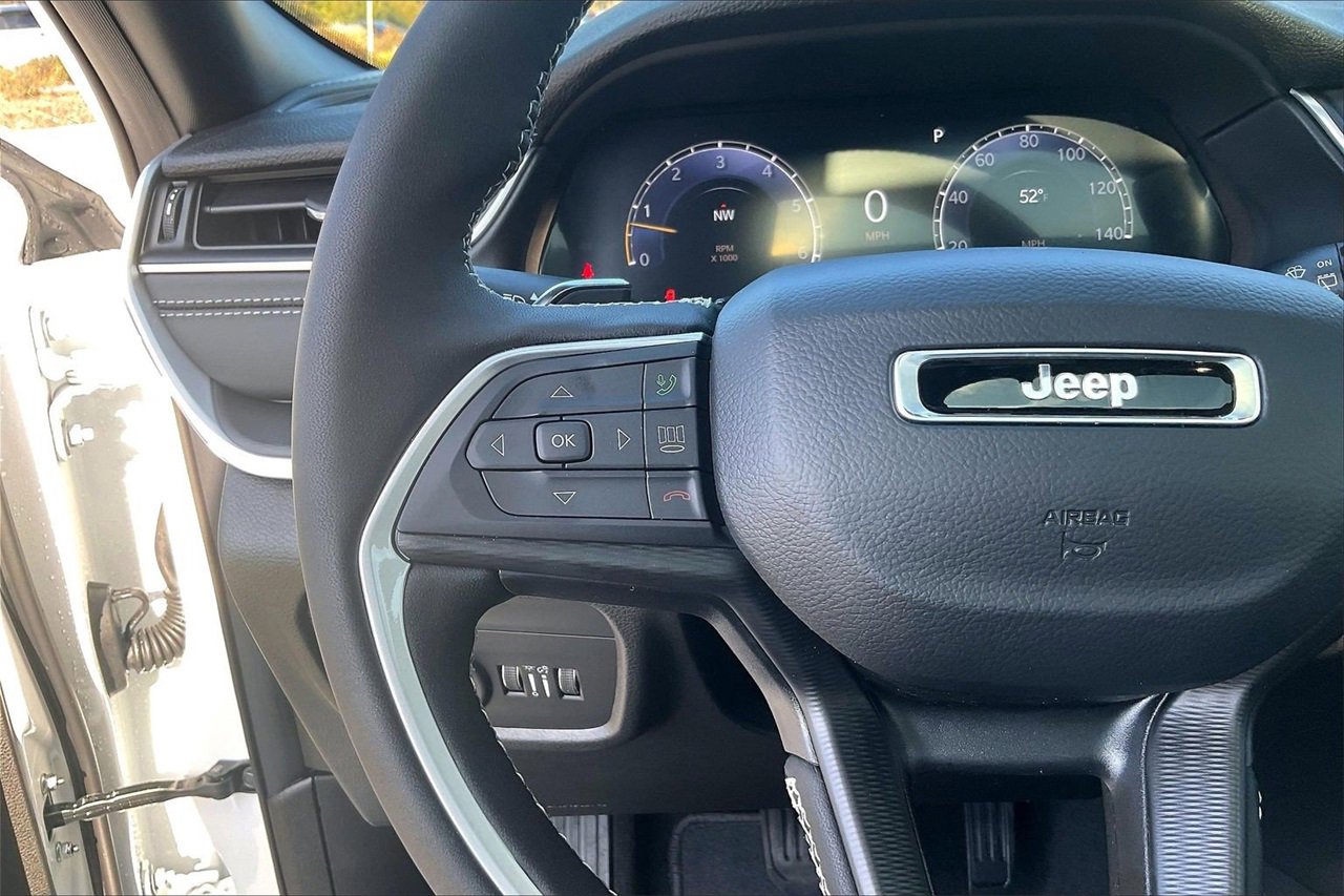 New 2025 Jeep Grand Cherokee L Laredo w/ Luxury Tech Group I image 29