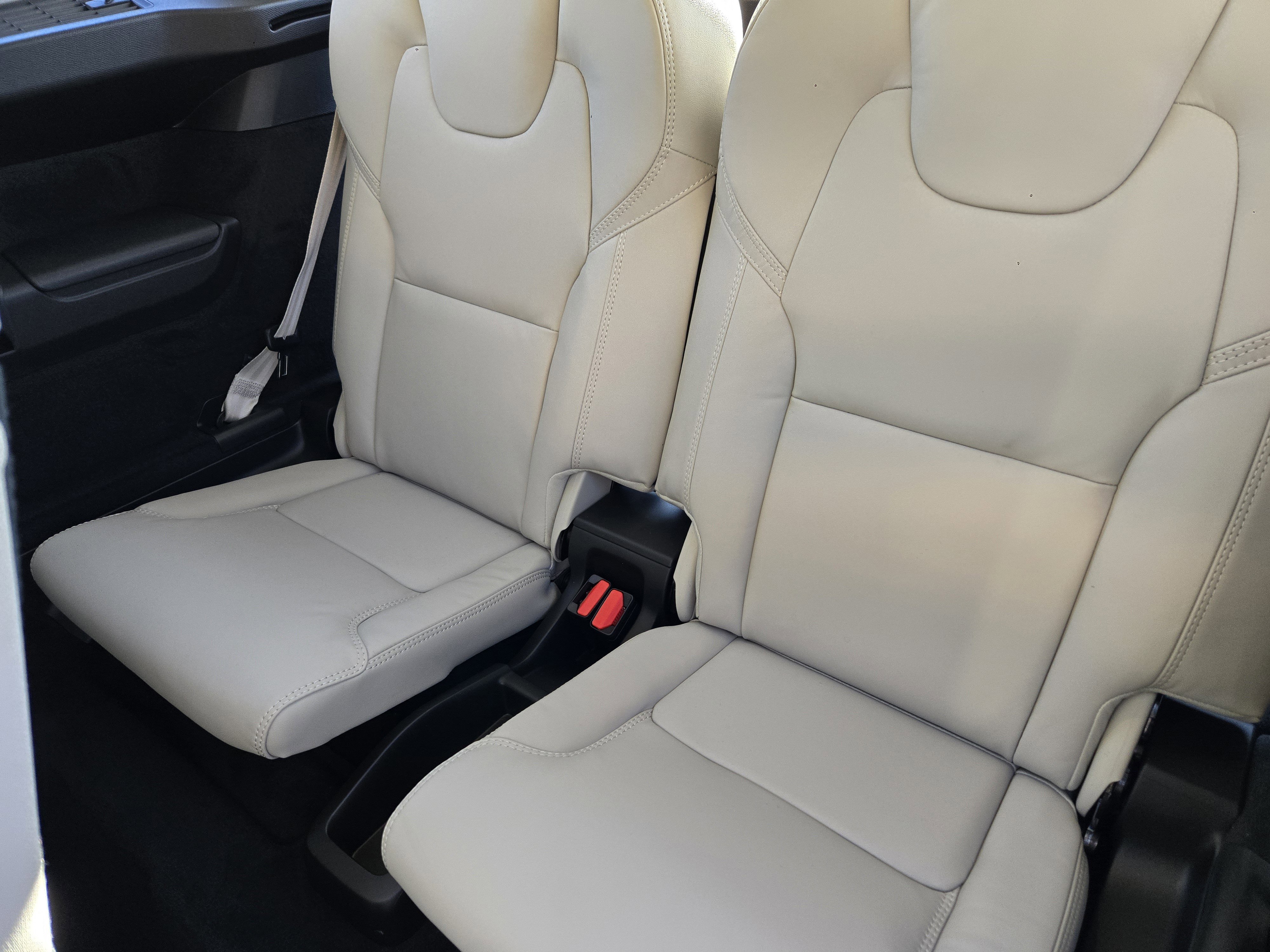 New 2026 Volvo XC90 B6 Ultra image 35