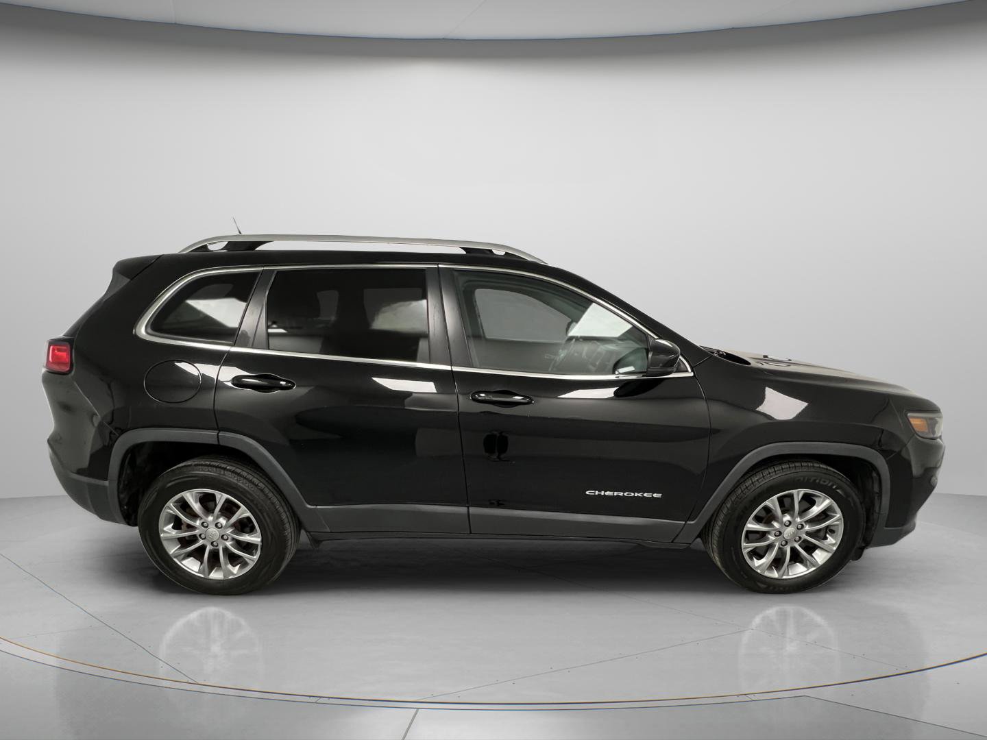 Used 2019 Jeep Cherokee Latitude Plus FWD image 9