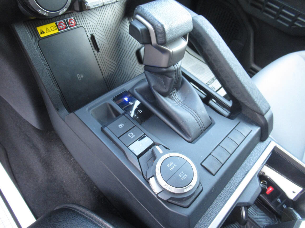 Used 2024 Toyota Tacoma SR5 AWD/4WD image 19